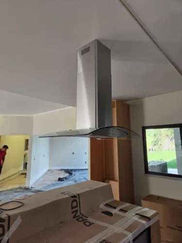 Instalação profissional em coifas ilha residencial!