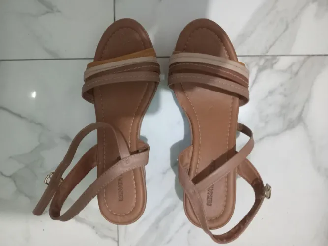 Sandália nova por apenas 40 reais 