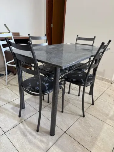 Mesa 4 cadeiras 
