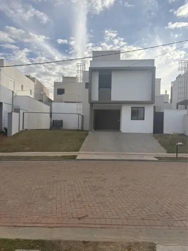 Alugo casa condomínio Jardins Marselha