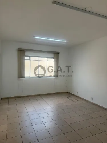 Sala comercial para locação no Centro de Sorocaba-SP: 1 sala, 1 banheiro, 33m² de área. Ve