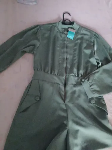 Vendo uma macacão tamanho 38 novo ainda com a etiqueta