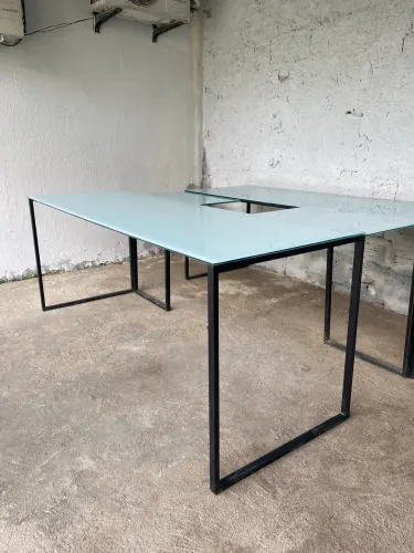 Mesa em L com Tampo de Vidro - PERFEITO ESTADO 