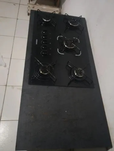 Fogão cooktop com base