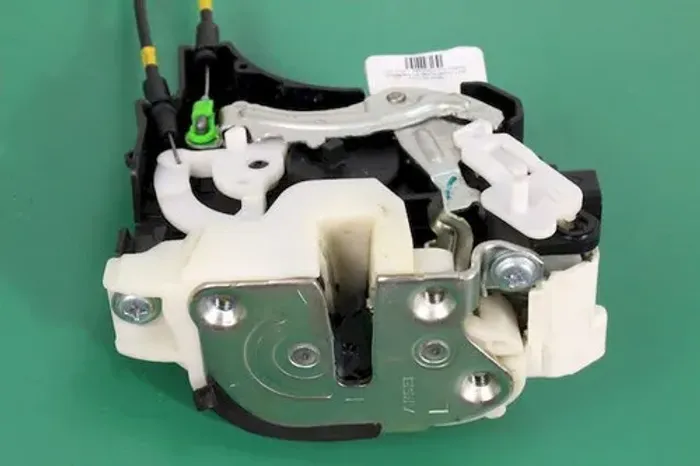 Fechadura Porta Traseira Esquerda L200 Triton 2009