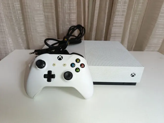 Xbox One S - 3 meses de garantia (24x no cartão de crédito)