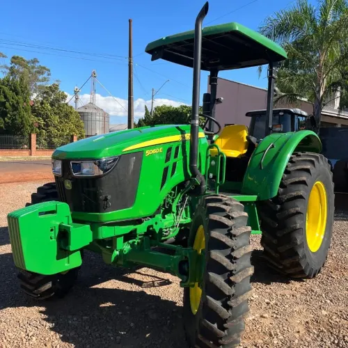 TRATOR AGRÍCOLA