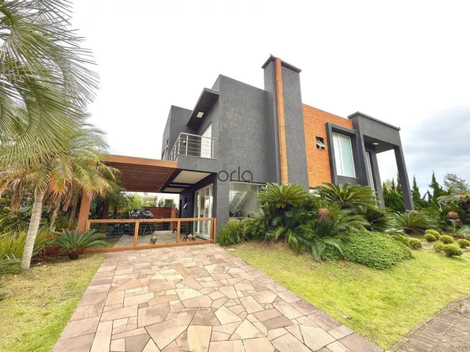 Casa mobiliada e decorada com piscina, 04 suítes à venda no Condomínio Acqualina Beach, Xa