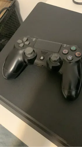 ps4 slim 1T 2 controles