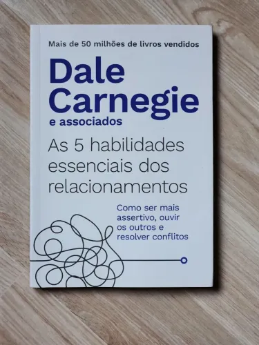 Livro "As cinco habilidades essenciais dos relacionamentos - Dale Carnegie