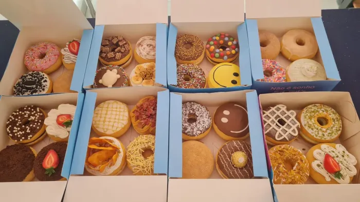 Donuts cenográficos decorativos 32 unidades