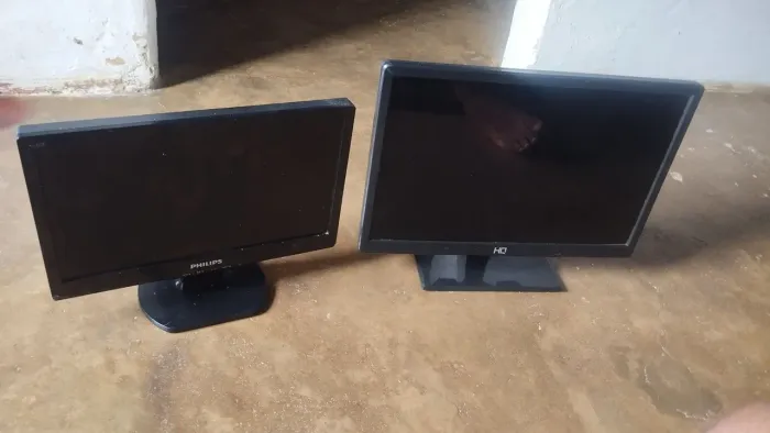 Monitores usados com tela manchadas