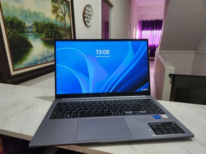 Samsung Galaxy Book4 Intel core i5 13th , 8GB RAM, 512GB SSD NVME, TELA FULL HD IPS 15"