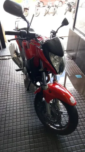 Cb300r com freio ABS cabeço vela fina