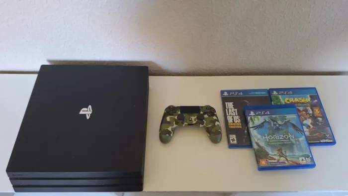 PS4 PRO + Controle Original + 3 Jogos