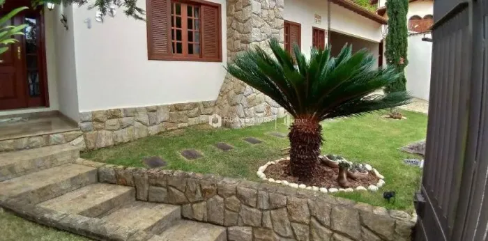 oportunidade Casa com 4 Quartos e 3 banheiros à Venda, 250 m²