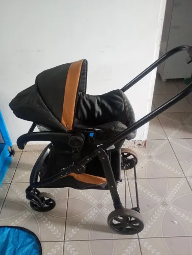 CARRINHO GALZARENO COM BEBÊ CONFORTO 