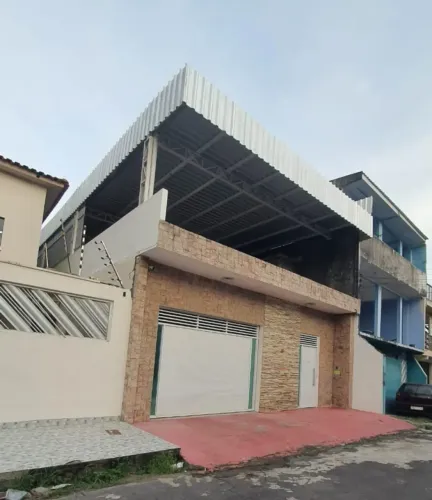 Vendo casa de 160m² em via pública no conjunto dos industriários Coroado