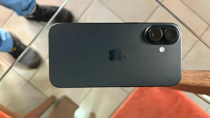 iPhone 16 128GB Preto (semi novo)