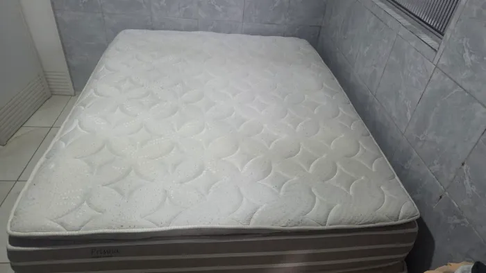 Cama Queen Seminovas