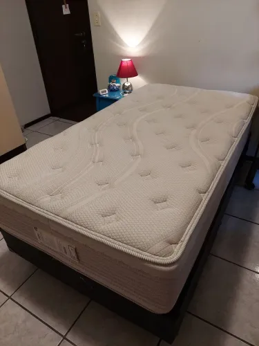 Vendo colchão EcoFlex, solteiro extra, 35cm x 1,88m x 1,05m. Ótimo estado, 2 anos de uso.