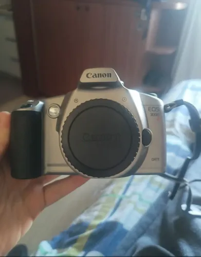 Canon EOS 3000