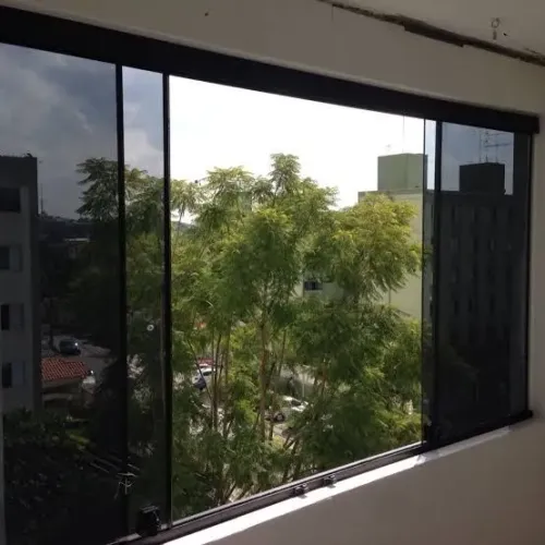 JANELA EM VIDRO TEMPERADO