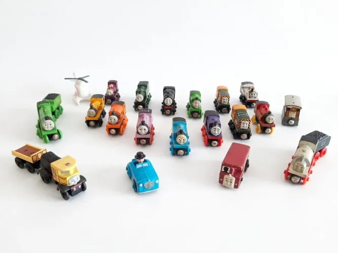 Lote Thomas e seus amigos com 23 miniaturas wooden railway fisher price