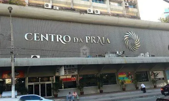 Livia Machado Imóveis aluga loja no shopping Centro da Praia - Praia do Canto - Vitória-ES