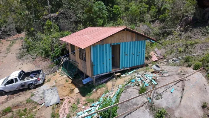 ? Terreno com Casa em Madeira - Próximo ao Floripa Shopping