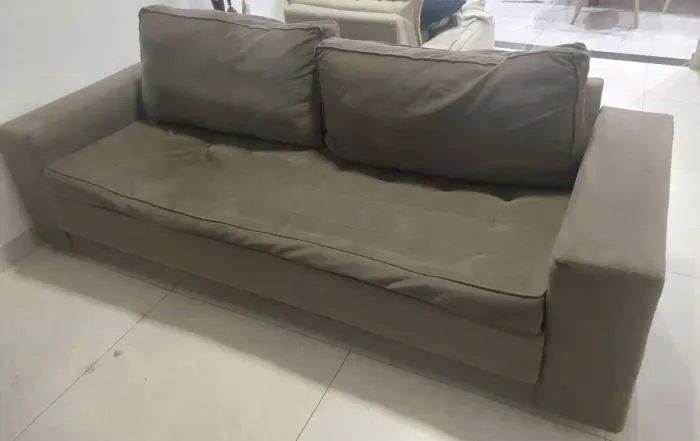 Sofá 3 lugares.