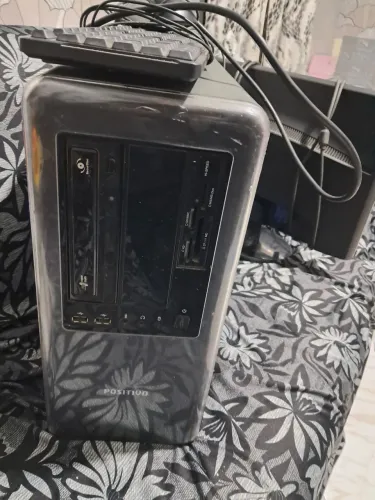 Computador Positivo funcionando,monitor teclado e cabos ótimo estado