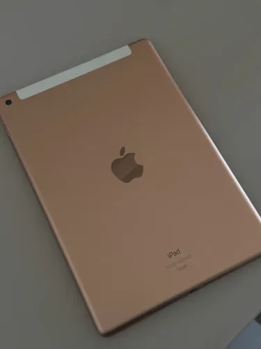 iPad 7 128GB rose acompanha capa com teclado 5x 418,40
