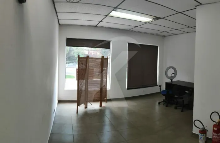 Sala comercial em Santana com 01 vaga descoberta