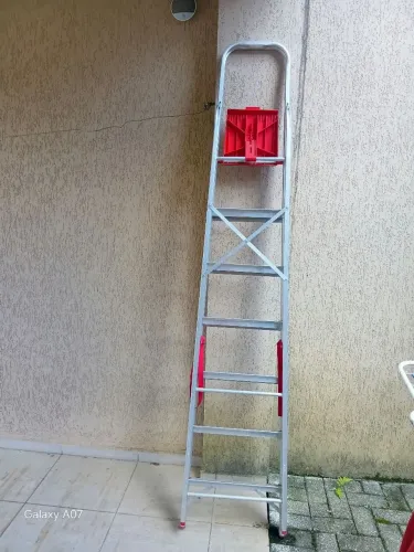 Vendo escada de alumínio