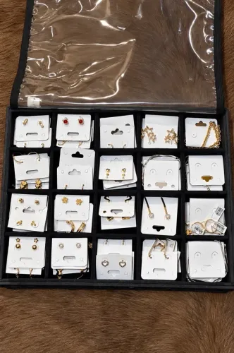 VENDO MALETA DE JÓIAS COM 60 PEÇAS