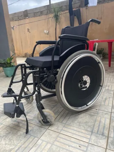 Vendo cadeira de rodas