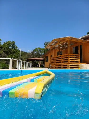 Locação de Chácara com piscina 