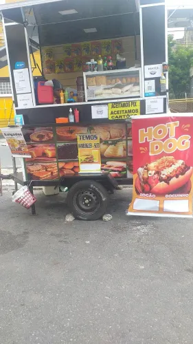 Vende-se um trailer pequeno medindo 1.50 X 2 , com um eixo,com exaustor, com pisso vinilic