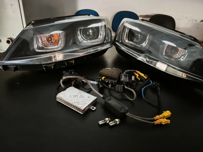 Par Farol Esportivo Jetta 2011 a 2014 Dual U-Led Estilo MK7 GLI + Reatores/Leds