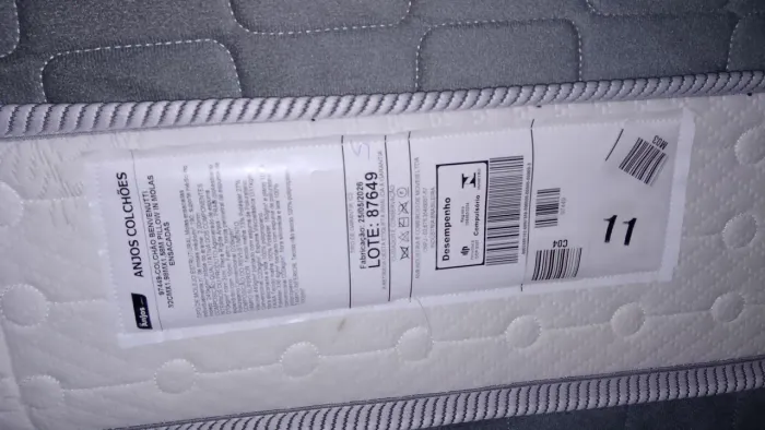 Vende-se Cama Queen com cabeceira com 2 meses de uso