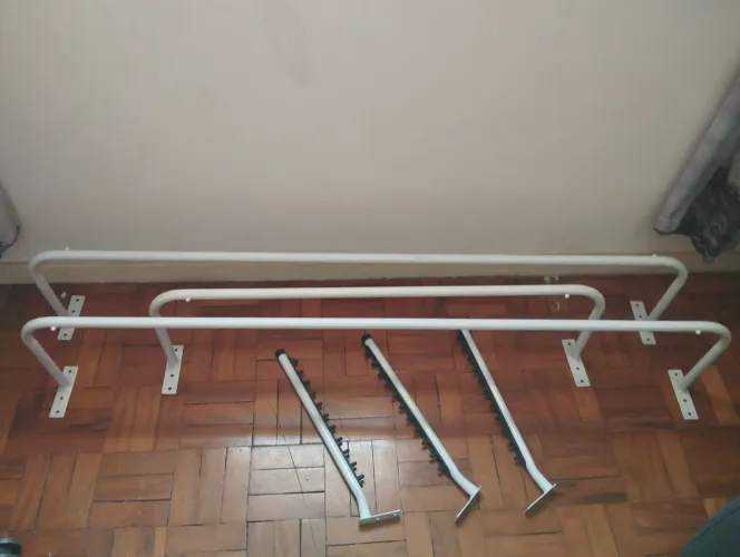 Vendo cabideiros para loja.