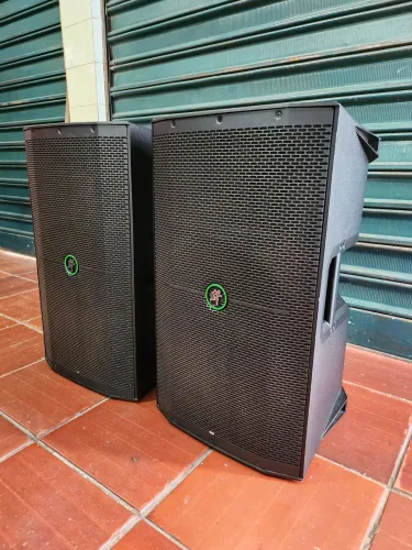 Caixa de som Mackie Thump 212 1400w em excelente estado de conservação