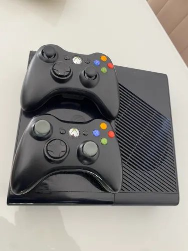 Xbox 360 Slim Completo | Desbloqueado | HD | 2 Controles