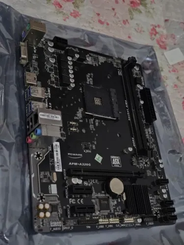 Placa-Mãe PCWare APM-A320M AM4 ? Excelente estado