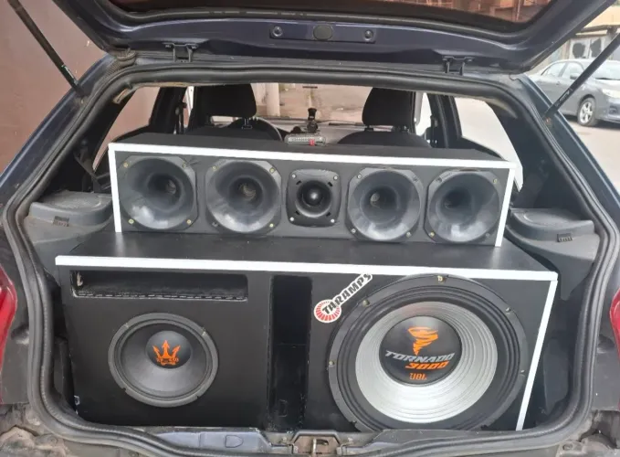 Som automotivo jbl