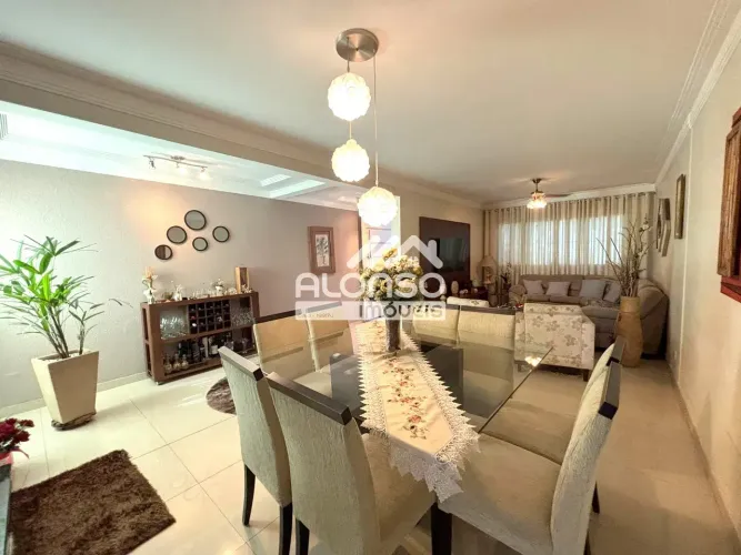 O Lar dos Seus Sonhos Está Aqui! Casa de Alto Padrão com Conforto e Sofisticação
