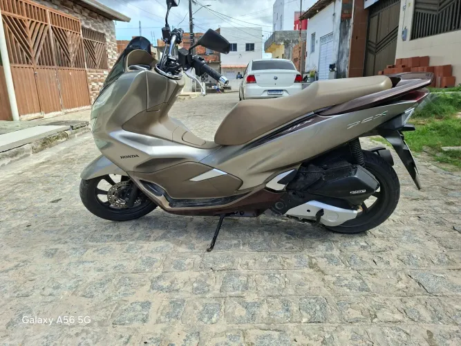 VENDO HONDA PCX SUPER NOVA 2022 DLX