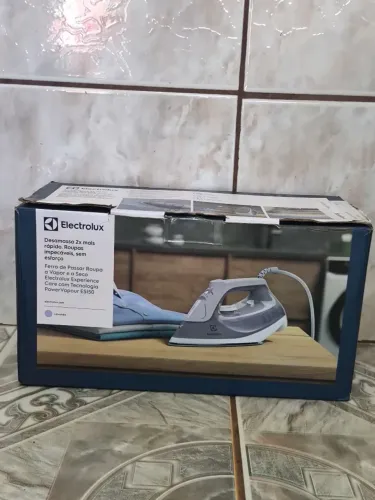 Ferro de passar Electrolux ESI50 a Vapor e a Seco 220V 2200W