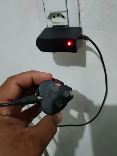 Bateria de parafusadeira com carregador